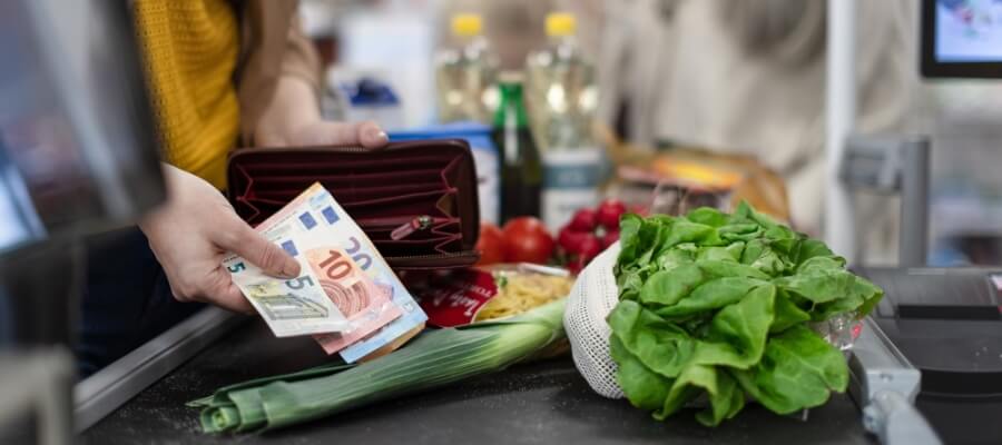 Medzi potravinami nenájdeme také, ktoré by sme na Slovensku kúpili lacnejšie | Tatra banka porovnanie cien v cesku a na slovensku