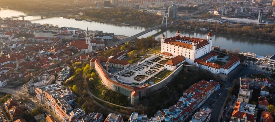 Rok 2023 nám prinesie aj dôvody na optimizmus | Tatra banka prognoza ekonomickeho vyvoja na rok 2023