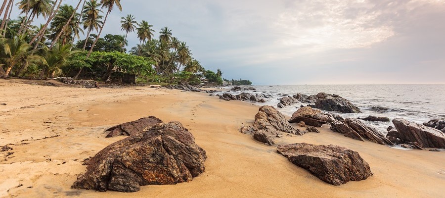 Oddych na plážach Kribi: palmy, vodopády a rybárske dedinky | Tatra banka