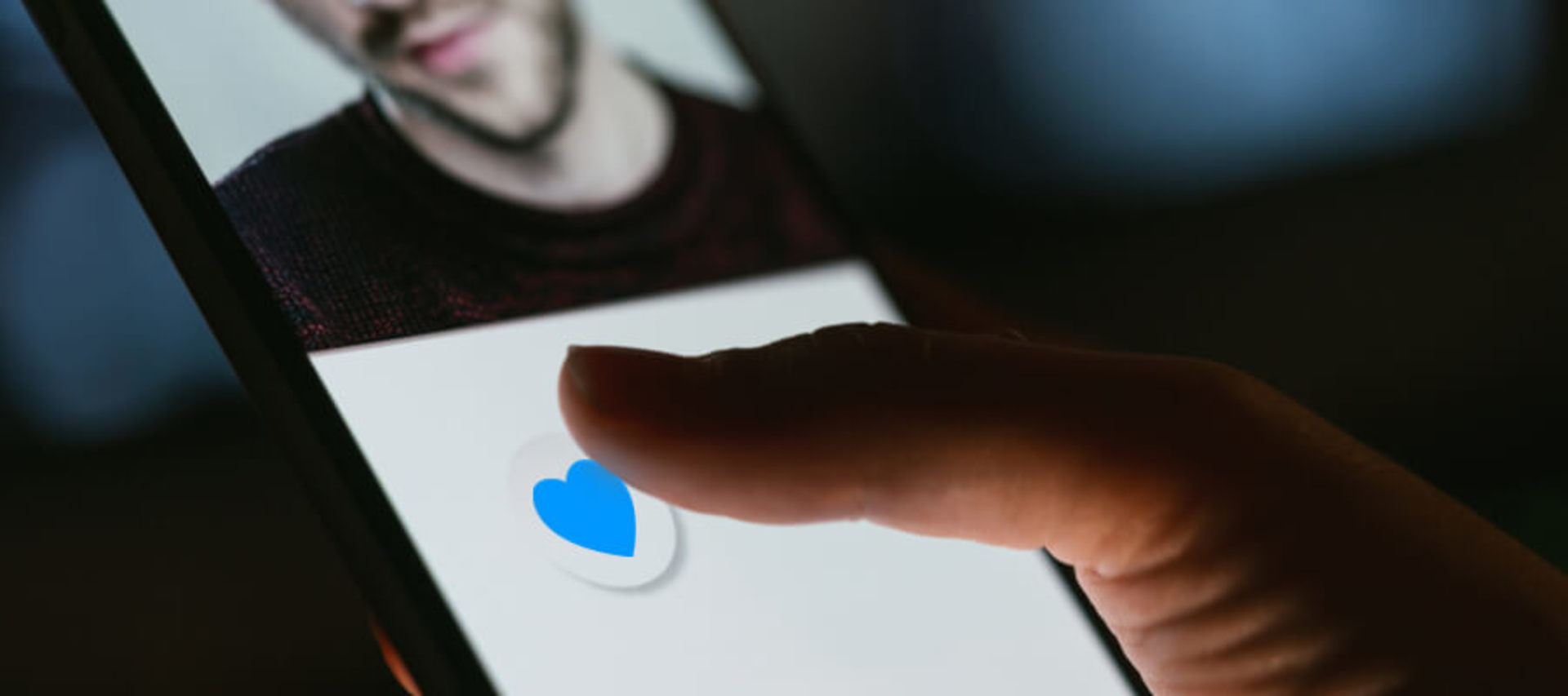 Falošné vzťahy cez internet môžu sklamať vás aj vašu peňaženku Falošné vzťahy cez internet môžu sklamať vás aj vašu peňaženku
