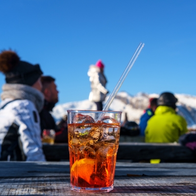 Aj jeden pohárik vás môže vyjsť poriadne draho | Tatra banka cestovne poistenie a alkohol