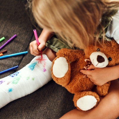 Aj jedna nehoda môže znamenať súbeh viacerých poistení | Tatra banka zlomenina poistne plnenie