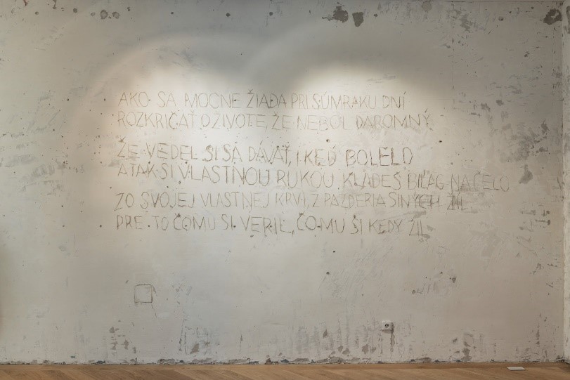 Báseň Laca Novomestského na stene v SNG, Foto: Martin Deko, Šimon Lupták / SNG