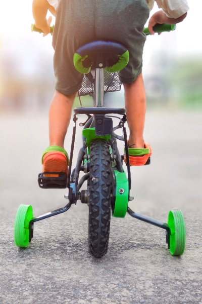 bicykel s pomocnymi kolieskami