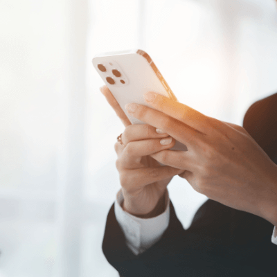 Kartu zablokujete najrýchlejšie v aplikácii Tatra banka. | Tatra banka rodič blokuje platobnú kartu dieťaťu cez mobil