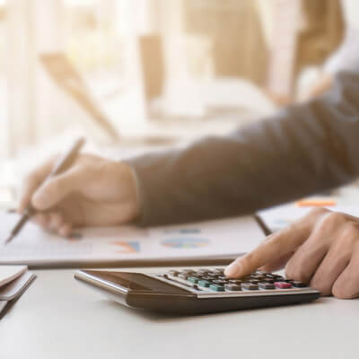 Poplatky sú výhodnejšie, ak si živnosť založíte online | Tatra banka Poplatky sú výhodnejšie, ak si živnosť založíte online.