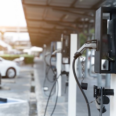 Kde nabíjať elektromobil? | Tatra banka