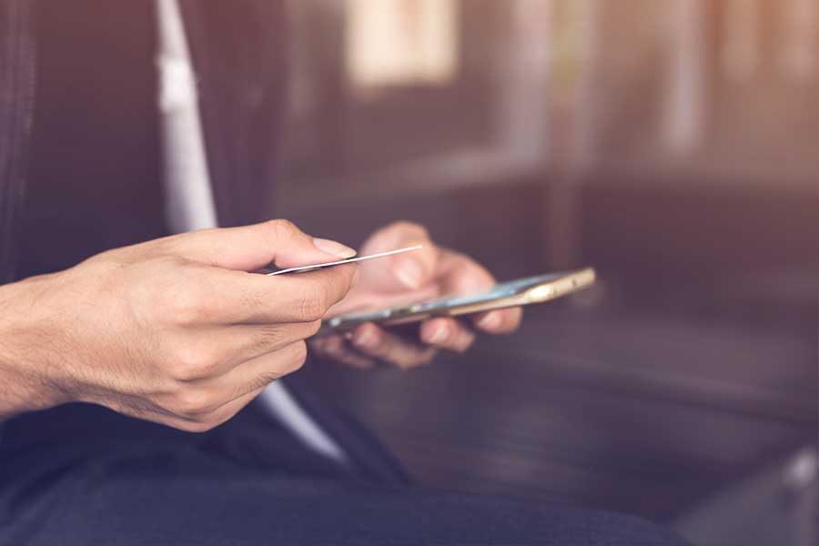 Prijímajte online platby aj pre zákazníkov nakupujúcich na mobiloch | Tatra banka Prijimajte online platby aj cez mobily