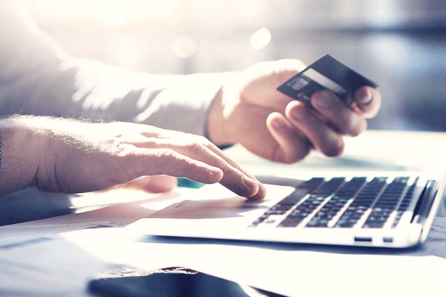Debetnú kartu MasterCard získate k bežnému účtu s balíkom Tatra Personal alebo k účtu bez balíka služieb